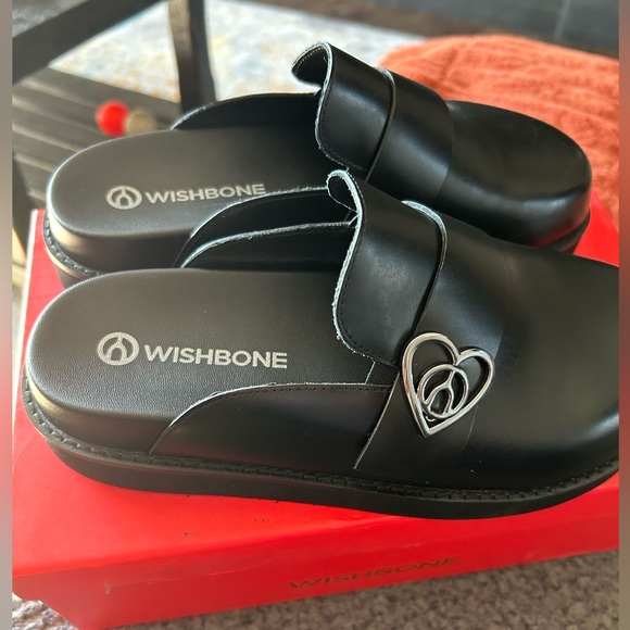 Wishbone Xenia black Leather Slides. Size 6.5 new in the box. - Picture 3 of 6